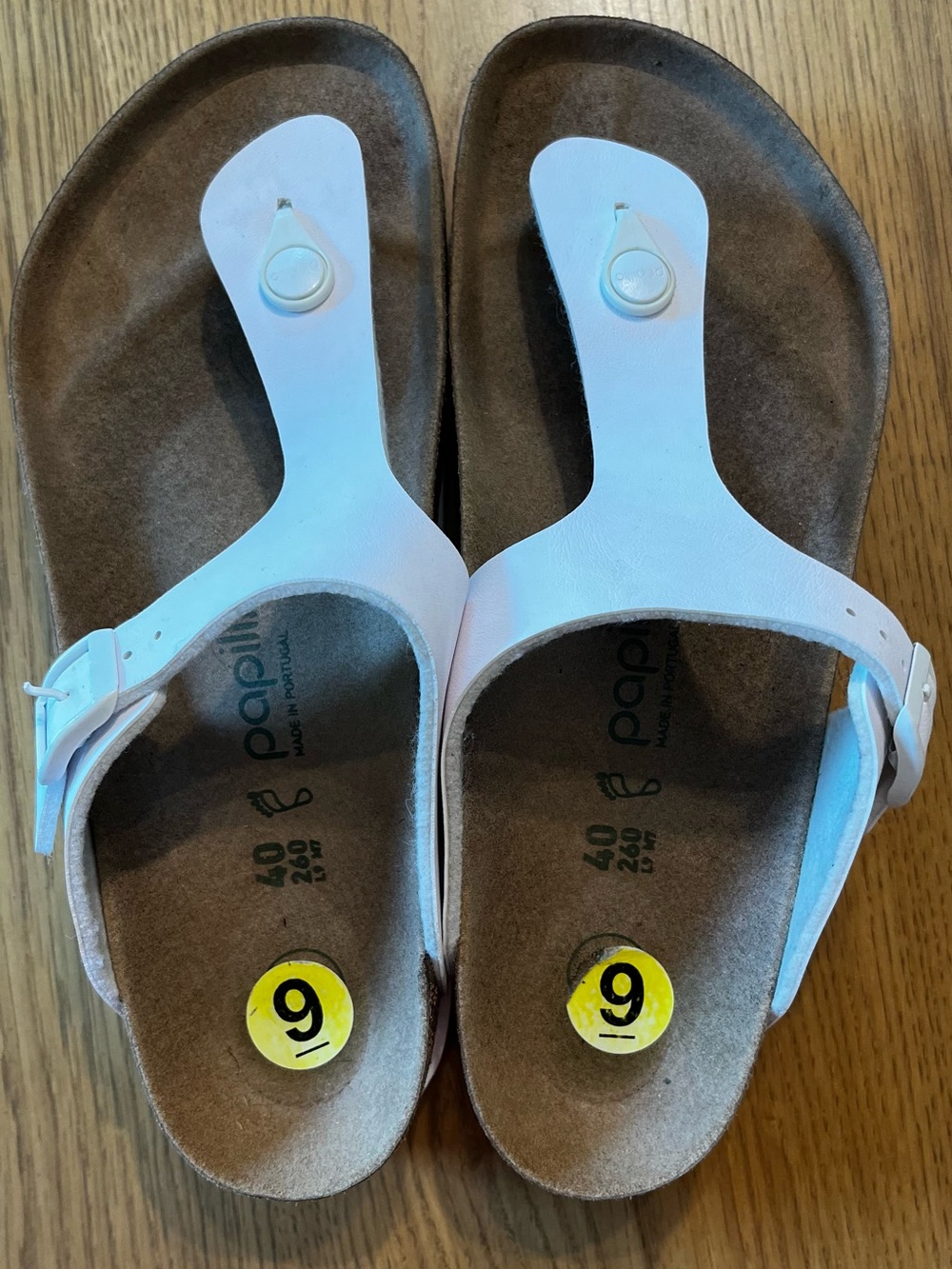 Women’s Birkenstock White Gizeh Sandals- Size 40 - Picture 2 of 7